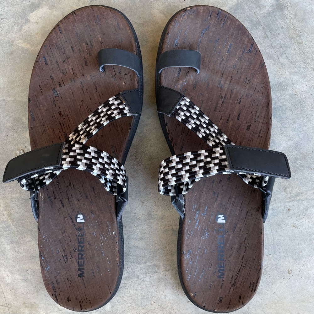 Merrell size 9, black sandals